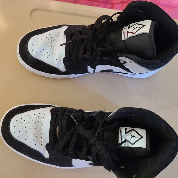 COPY - Air Jordans 1 Mid - Picture 10 of 12